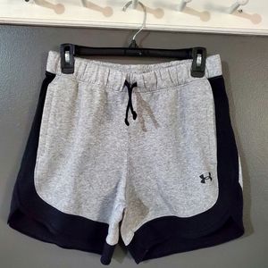 UNDER ARMOUR sweat shorts w/pockets! S